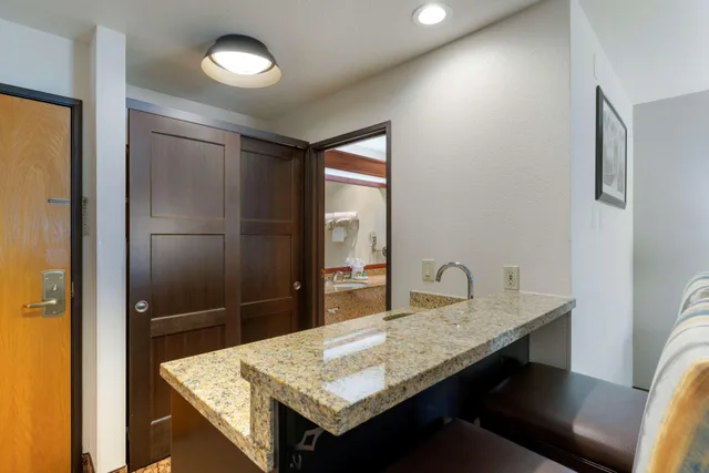 غرفة، Best Western Plus Mill Creek Inn 8/8