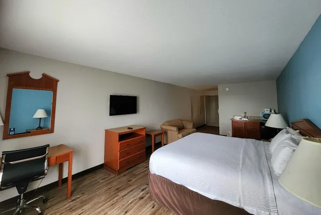 جناح استوديو بسرير كينج، Days Inn & Suites By Wyndham Thibodaux 1/10