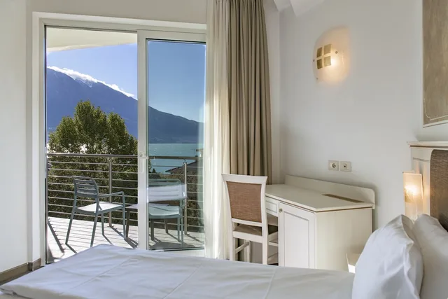 Superior, Twin Beds, Partial Lake View, Balcony، Hotel Sogno Del Benaco 8/10