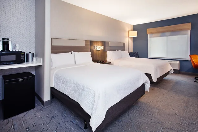 غرفة قياسية بسريرين كوين لذوي الإعاقة، Holiday Inn Express & Suites Belleville (Airport Area) 3/7