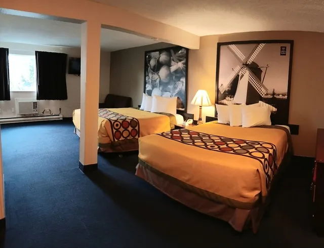 Room, 2 Queen Beds, Sutton Suites Hotel 1/5