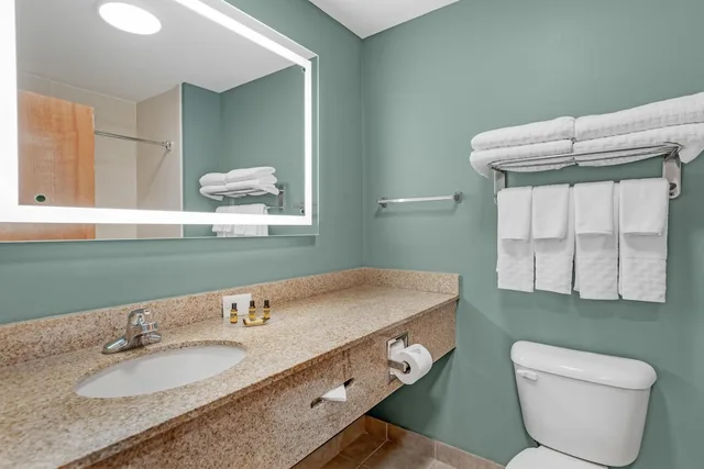 غرفة قياسية بسريرين كوين، Best Western Plus Glen Allen Inn 8/10