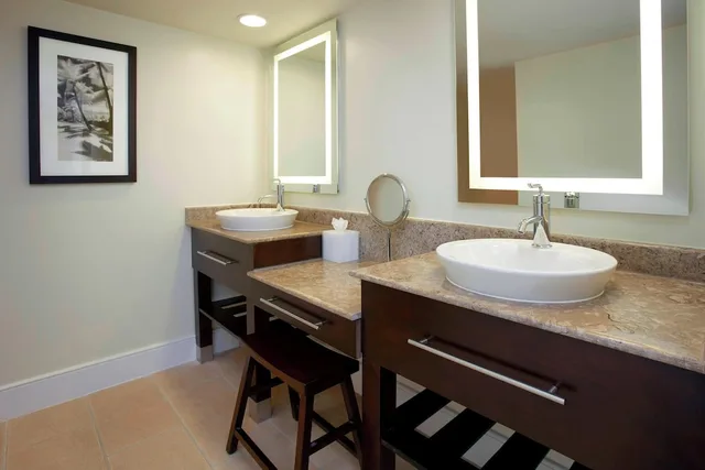 Tradewinds, King Bed, Ocean View, Sofa, Adult Only, Club Lounge Access، Aruba Marriott And Stellaris Casino 6/6
