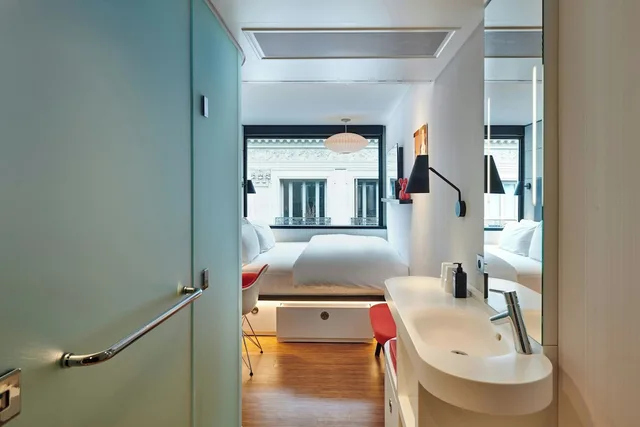 Room, King Bed, CitizenM Paris Opera 10/10