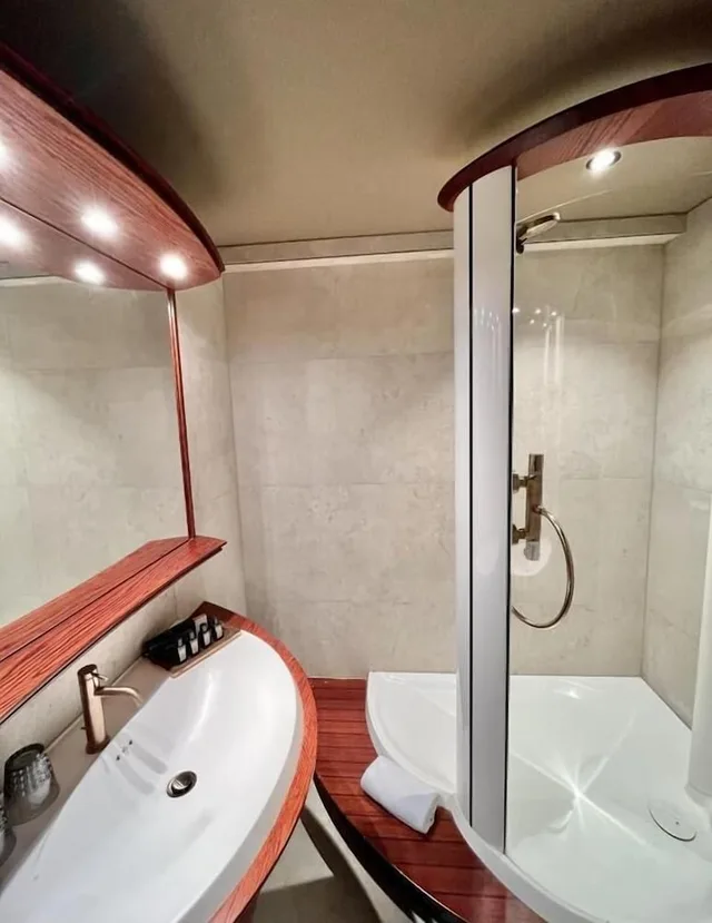 Romantic, Suite, King Bed, Pet Friendly, Beach Palace Hotel 3/4