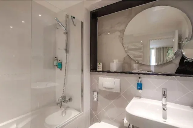 Adjoining, Queen and Twin Beds، Hotel Jardin Le Brea 4/6
