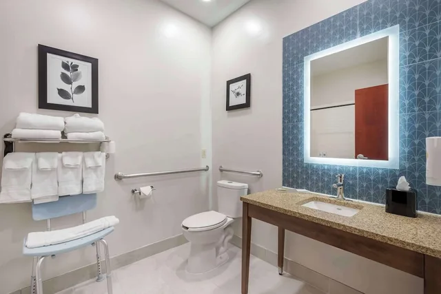 غرفة بسرير كينج لذوي الإعاقة، Country Inn & Suites by Radisson, Dayton South, OH 5/7