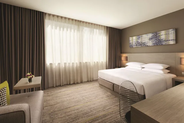 غرفة بسرير كينج بإطلالة على المدينة مع أريكة، HYATT PLACE BANGKOK SUKHUMVIT 5/8