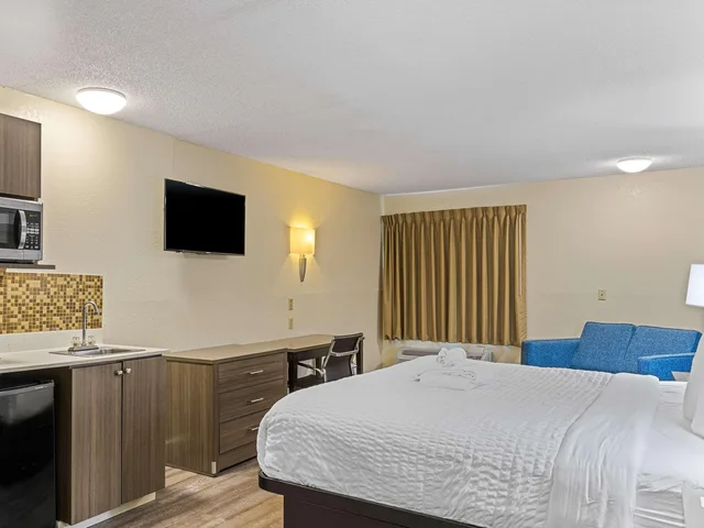 غرفة بسرير مزدوج لذوي الإعاقة، Clarion Pointe Savannah Gateway I-95 4/8