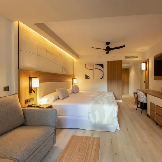 Deluxe, Double Bed, Side Sea View، Riu Palace Nautilus - Adults Only 2/6