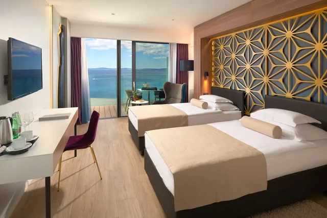 غرفة سوبيريور بسريرين منفصلين بإطلالة على البحر مع أريكة، Amphora Hotel 1/3