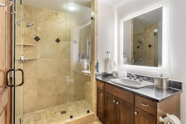 جناح بسرير كينج أو كوين بغرفة نوم واحدة مع أريكة، Hilton Grand Vacations Club Sunrise Lodge Park City 3/3