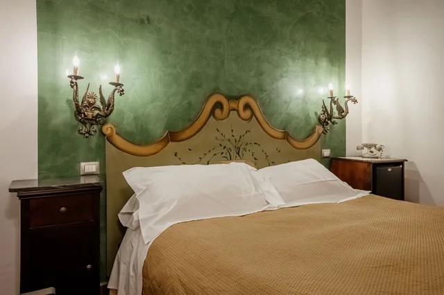 غرفة أساسية بسرير كوين بإطلالة على المدينة بشرفة، B&B Porta Marina Ortigia 8/10