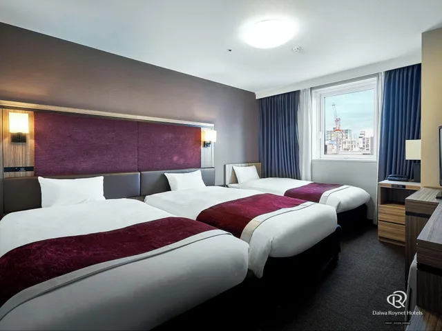غرفة ثلاثية بسريرين منفصلين مع سرير إضافي للمدخنين، Daiwa Roynet Hotel Sapporo Susukino 1/4