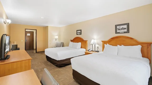 غرفة قياسية بسريرين كوين، Clarion Hotel & Suites Fairbanks near Ft Wainwright 7/10