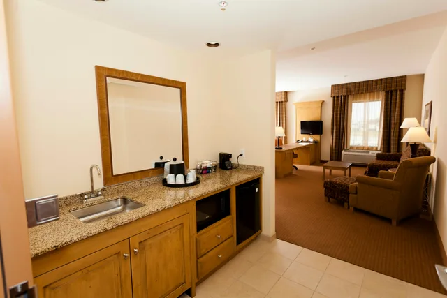 غرفة بسرير كينج، Hampton Inn & Suites Riverton 9/9