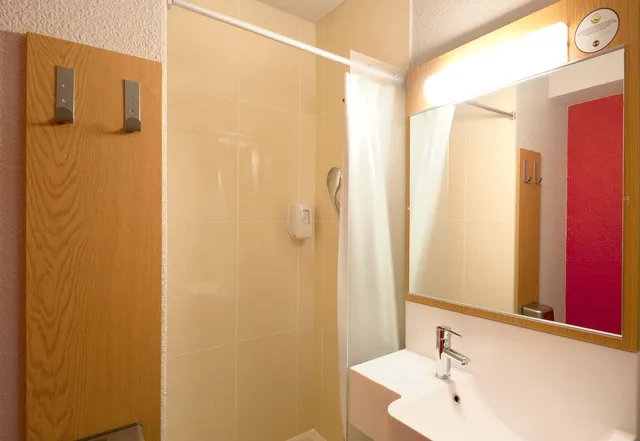 غرفة قياسية بسرير مزدوج، B&B Hotel Grenoble Centre Alpexpo 5/6