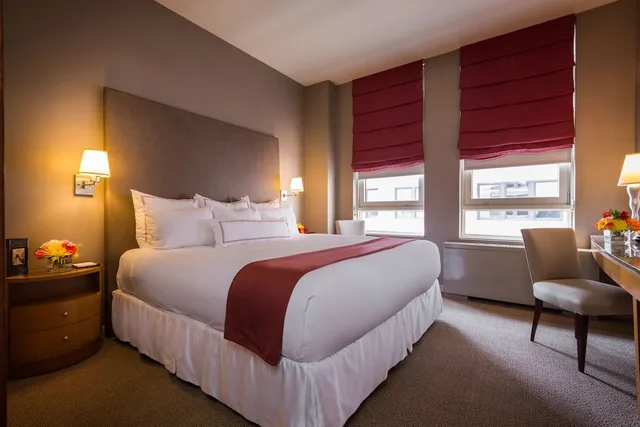 جناح كلاسيكي بسرير كينج مع أريكة، Hotel Giraffe 3/4