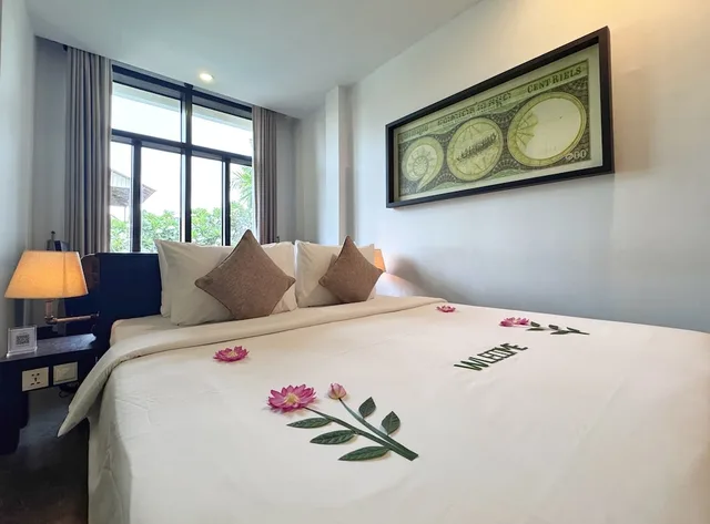 غرفة ديلوكس بسرير كينج بإطلالة على المسبح بشرفة، The Bliss Angkor 3/10