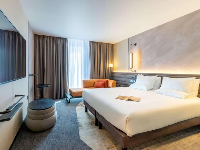 غرفة تنفيذية بسرير مزدوج مع أريكة، Novotel Valencia Lavant 4/10