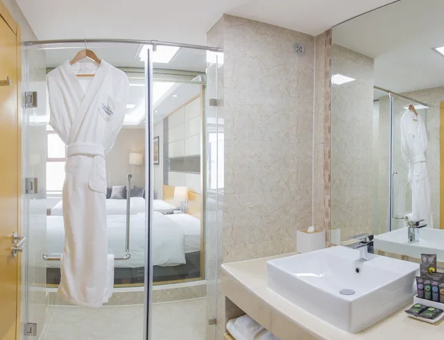 غرفة قياسية بسريرين منفصلين مع أريكة، Novotel Ulaanbaatar 5/9