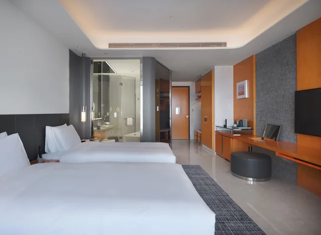 غرفة كلوب فاخرة بسريرين منفصلين بإطلالة على المدينة، Sofitel Haikou Hotel 2/9