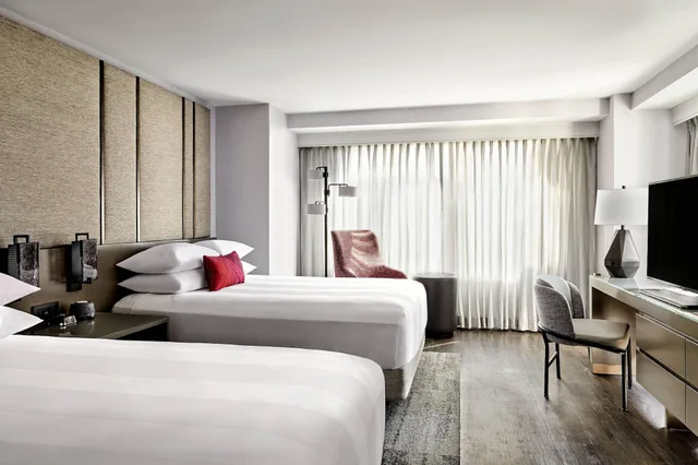 Room, Quadruple, San Francisco Marriott Marquis 1/4
