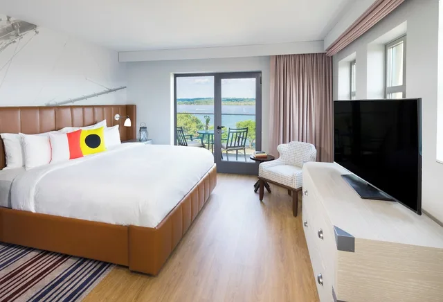 جناح ركني بسرير كينج بإطلالة على النهر بشرفة، HOTEL INDIGO OLD TOWN ALEXANDRIA 1/6