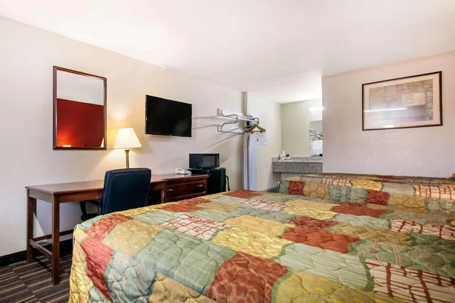 غرفة رباعية بسريرين كوين، Rodeway Inn Pauls Valley 5/6
