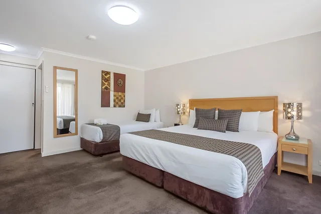 استوديو عائلي، Country Comfort Warrnambool 3/7