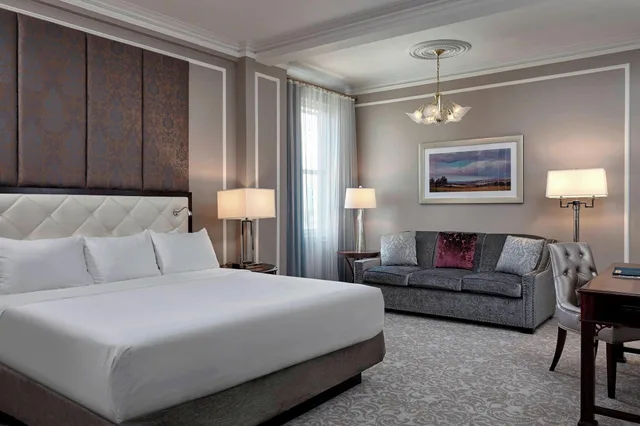 غرفة تنفيذية بسرير كينج، THE HOTEL SASKATCHEWAN, AUTOGRAPH COLLECTION 1/3