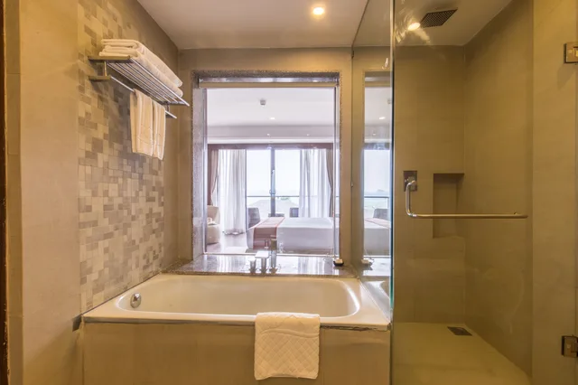 جناح رئاسي بسرير كينج بإطلالة على الجبل بحوض استحمام، Mountain Glory Forest Resort 9/10