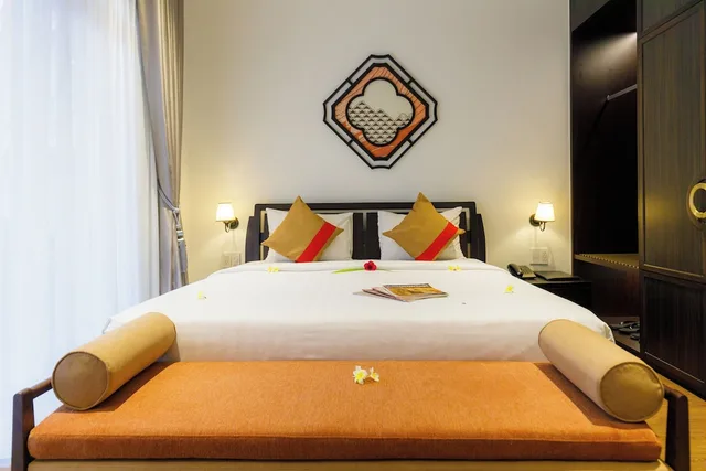 غرفة عائلية بسرير كوين وسريرين منفصلين بإطلالة على الحديقة، Le Aqua Resort & Spa Phan Thiet 1/7