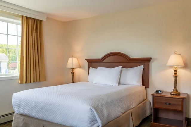 جناح بسريرين كوين بشرفة بغرفتي نوم مع أريكة، Ogunquit Hotel 6/10