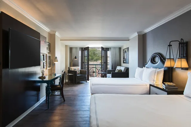 غرفة بسريرين مزدوجين بشرفة، The Lindy Renaissance Charleston Hotel 1/3