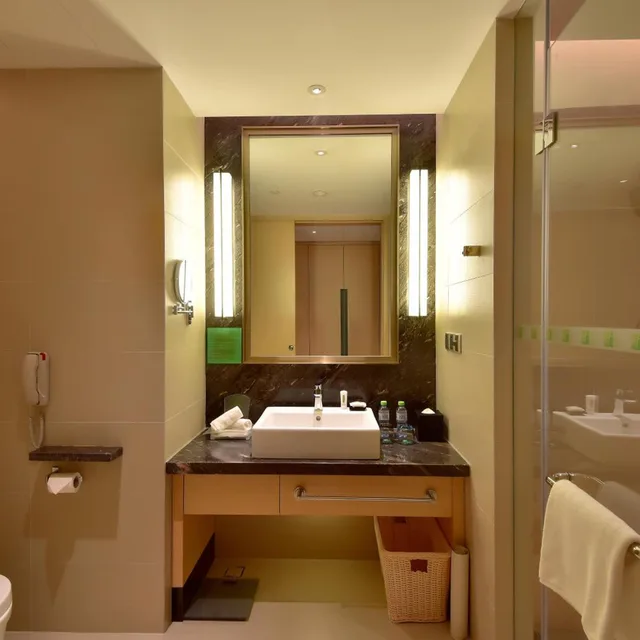 غرفة بريميوم بسرير كينج في طابق مرتفع، Holiday Inn Haikou West Coast 7/7
