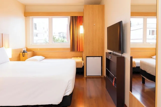 Standard, 1 Double and 1 Single Bed, Ibis Porto Alegre Moinhos De Vento 5/10