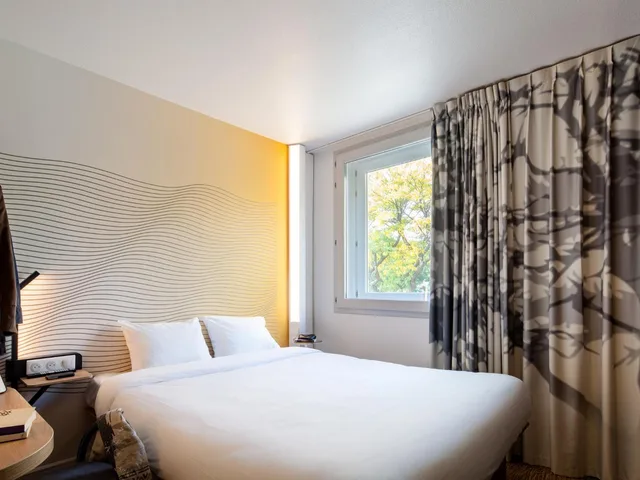 Room, Queen Bed, B&B HOTEL Lyon Centre Perrache 5/10