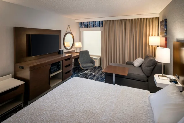 غرفة بسرير كينج، Hampton Inn Long Island/Commack 3/4