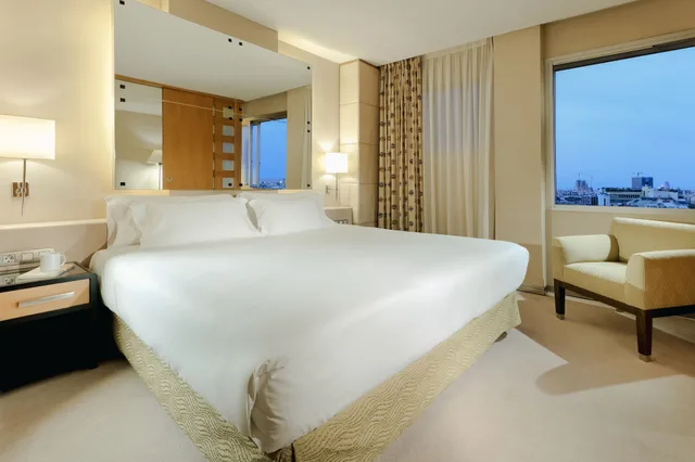 Junior Suite, City View, Hotel Hesperia Barcelona Presidente 3/8
