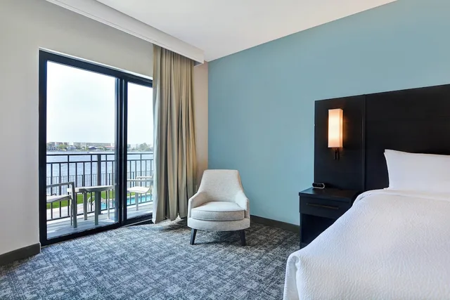 استوديو بسرير كينج بشرفة مع أريكة لذوي الإعاقة، Residence Inn by Marriott Fort Walton Beach 2/5