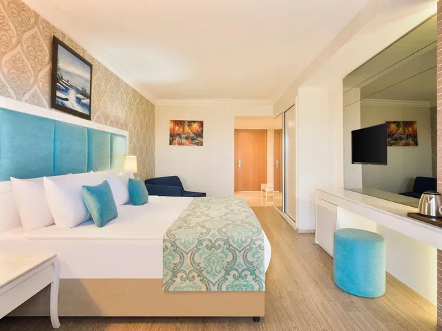 Standard, Double Bed, Garden View, Asteria Bloom Side 3/10