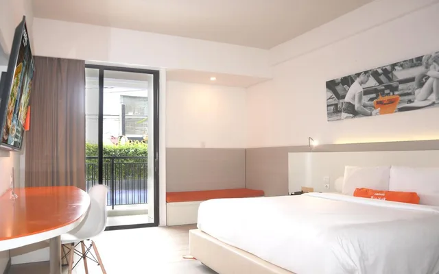 Harris, Unique, Queen Bed, Pool Access، Harris Hotel Seminyak 2/4