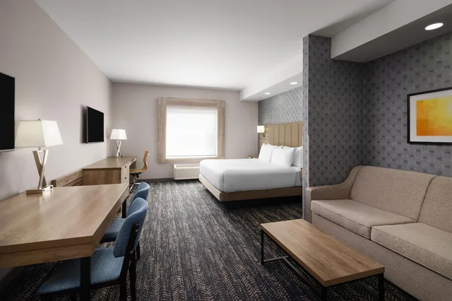 جناح بسرير كينج مع أريكة بمطبخ صغير، Best Western Premier Executive Residency Medicine Hat 1/2
