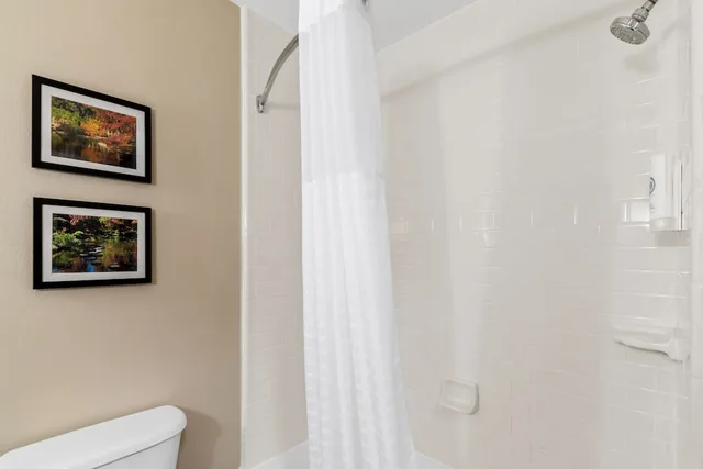 جناح استوديو بسريرين كوين، Roanoke Suites 3/4