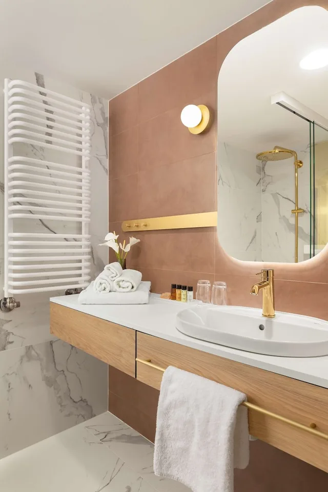 جناح جونيور بسرير كينج بشرفة، Royal Tulip Warsaw Centre 6/7