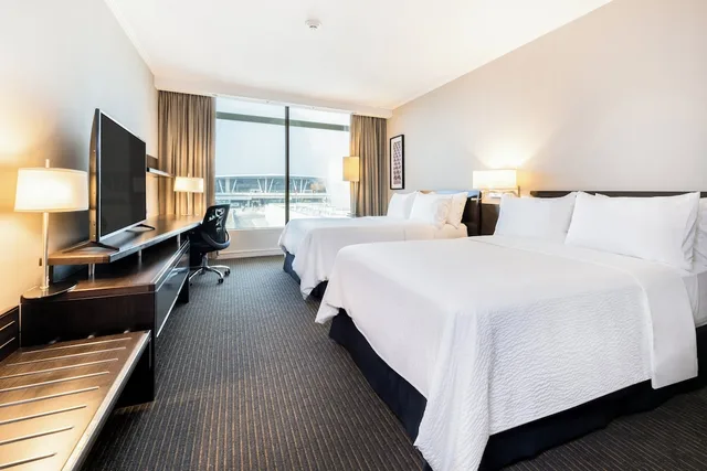 Standard, 2 Queen Beds, Holiday Inn Santiago Airport 4/10