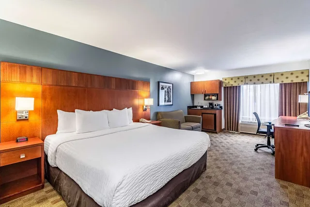 غرفة بسرير كينج، Clarion Hotel Portland International Airport 1/1