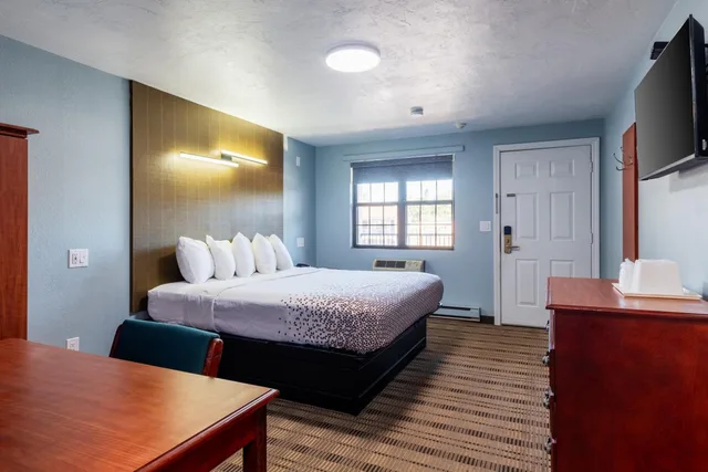 استوديو، Knights Inn North Attleboro 6/10