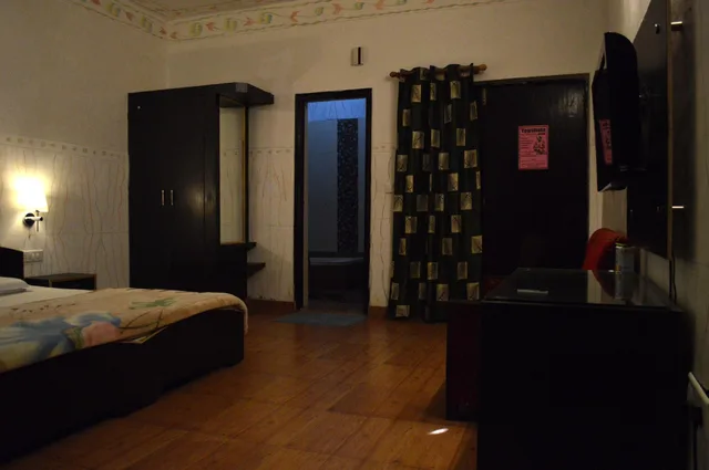 غرفة فاخرة بسرير مزدوج، Hill Top Swiss Cottage 1/2